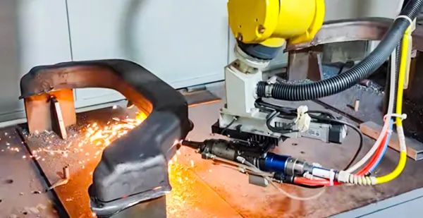 Robotic 3D laser cutting machine reshapes the logic of axle intelligent manufacturing